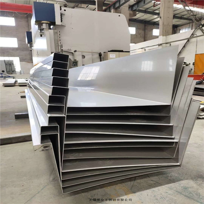 A calha de aço inoxidável de 304 telhados personalizou de superfície 2B da calha 1.5*1219mm da indústria das formas laminada