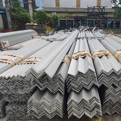 Seções estruturais de aço carbono laminado a quente de 40x5mm ASTM A36 Barra de ângulo de aço leve